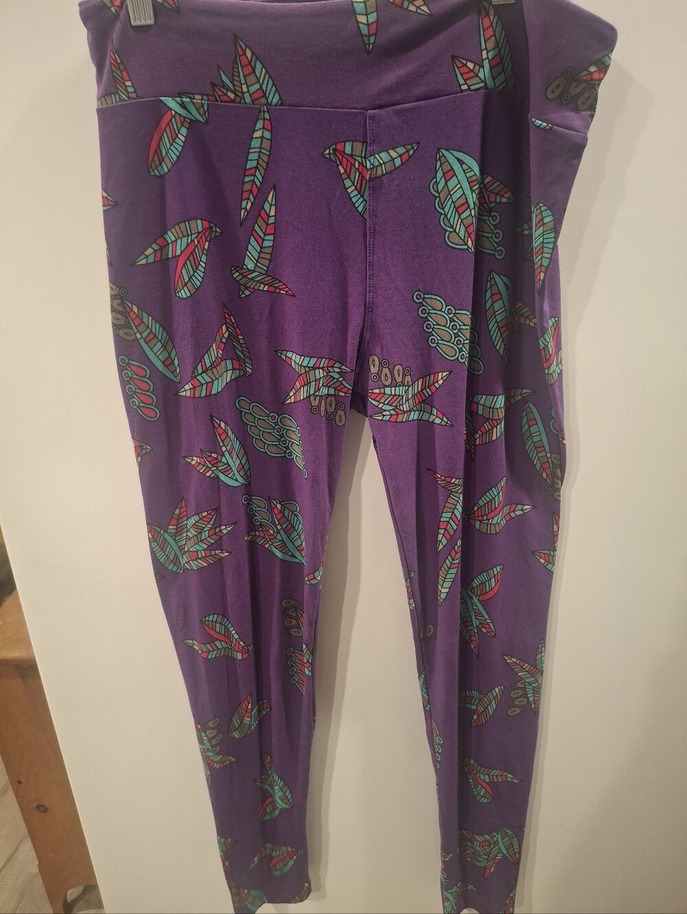 LuLaRoe Purple Leggings with Teal and Pink Feather Print